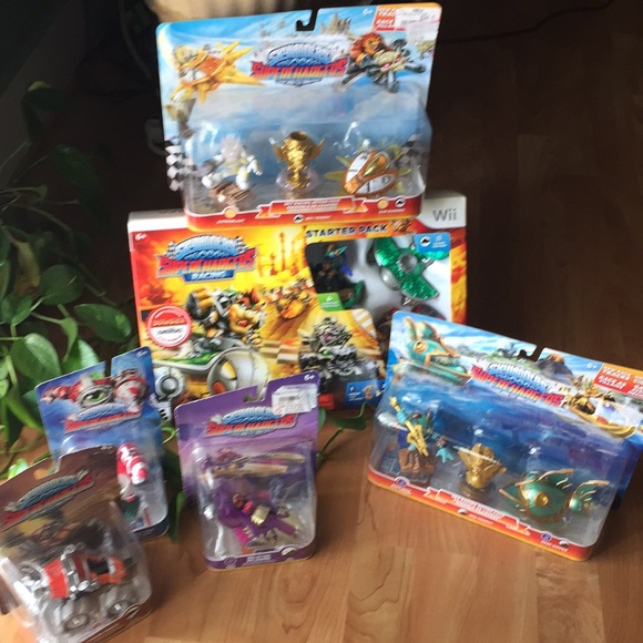 SkyLanders SuperChargers Wii Starter Pack - Picture 4 of 10